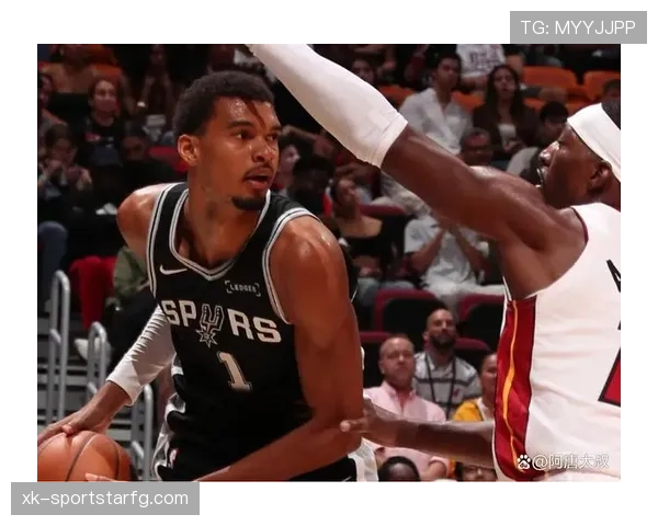 怀特挡拆突分效率显著提升，助马刺攻防转换拉开差距